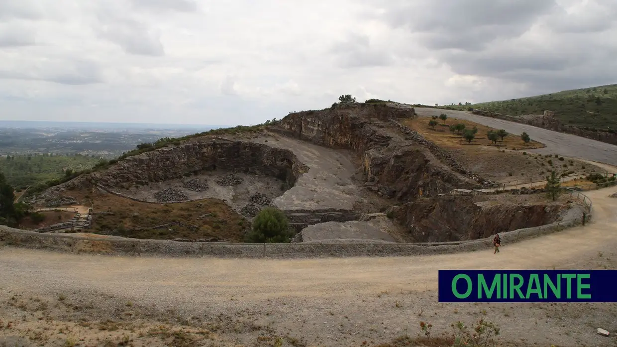 Projecto de 450 mil euros para pegadas de dinossáurios da Serra de Aire