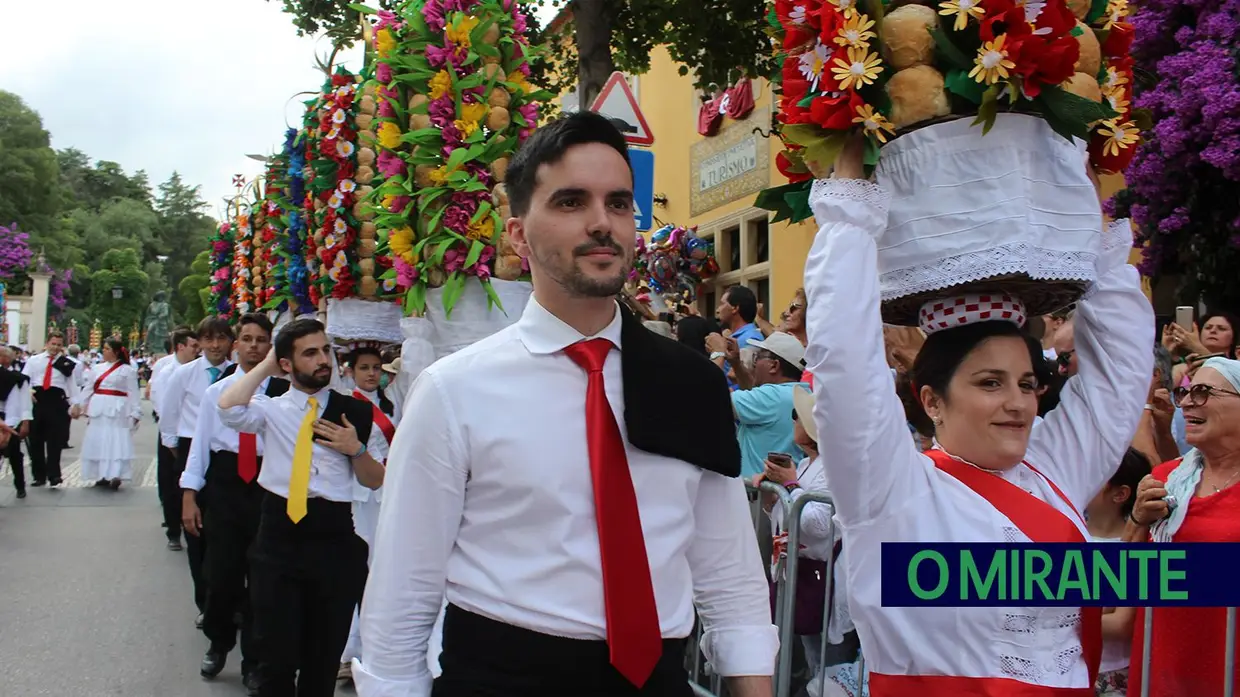 Cortejo principal Festa dos Tabuleiros em Tomar