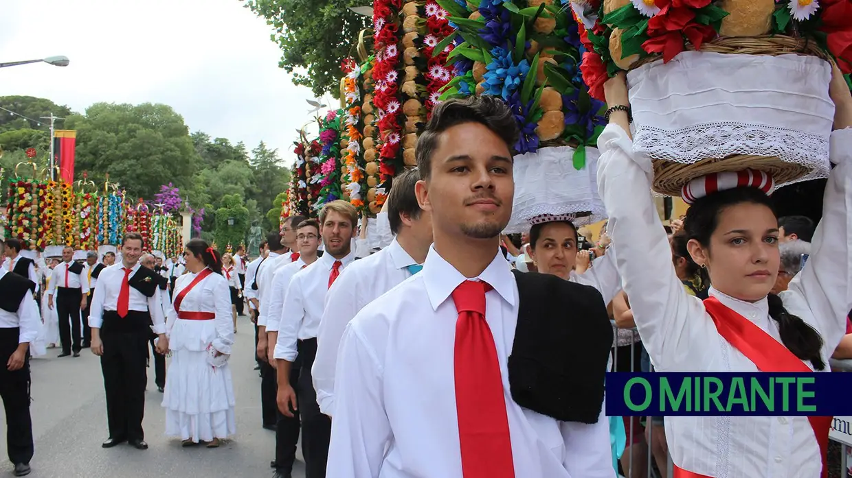 Cortejo principal Festa dos Tabuleiros em Tomar