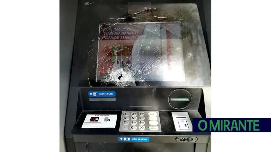 Caixa multibanco do Granho vandalizada Caixa multibanco do Granho vandalizada
