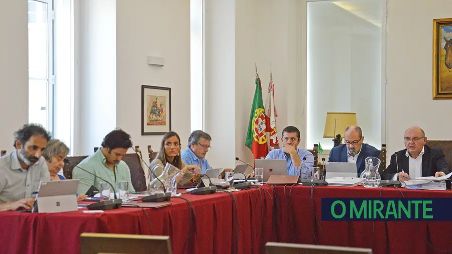Vereador da oposição chama mentiroso ao vice-presidente António Oliveira Vereador da oposição chama mentiroso ao vice-presidente António Oliveira