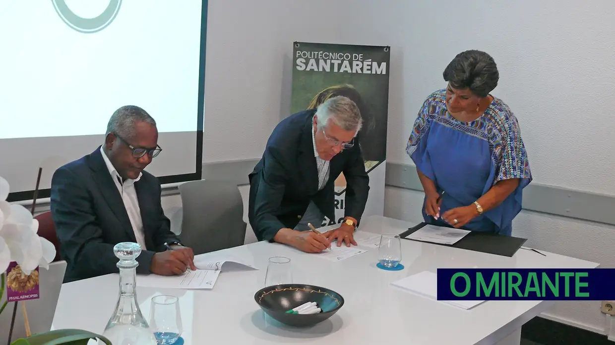 Assinatura de protocolo entre IPSantarém e a Universidade de Santiago