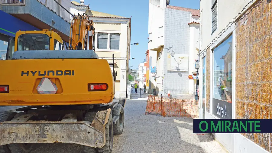 Uma vila dentro da obra. Uma vila dentro da obra.