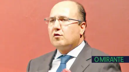 Diz o roto ao nu. Diz o roto ao nu.