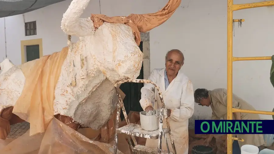 Rui Fernandes é o autor da escultura que vai assinalar o centenário da Praça de Toiros da Chamusca Rui Fernandes é o autor da escultura que vai assinalar o centenário da Praça de Toiros da Chamusca