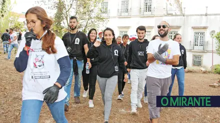 Caloiros do Politécnico de Santarém limpam mata do município Caloiros do Politécnico de Santarém limpam mata do município