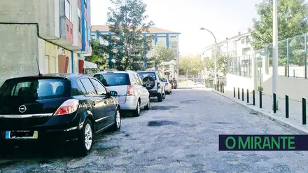 Ruas e ruas cada vez mais remendadas são parte visível da nossa pobreza Ruas e ruas cada vez mais remendadas são parte visível da nossa pobreza