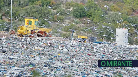 Comissão de acompanhamento impedida de entrar no aterro de Azambuja Comissão de acompanhamento impedida de entrar no aterro de Azambuja