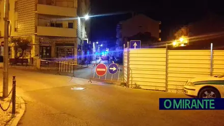 Derrocada de prédio devoluto em Castanheira do Ribatejo Derrocada de prédio devoluto em Castanheira do Ribatejo