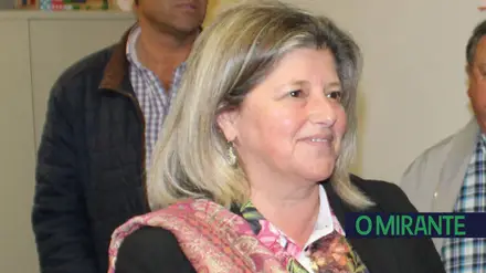 Uma mulher independente e pragmática que gosta de ver as coisas a serem feitas Uma mulher independente e pragmática que gosta de ver as coisas a serem feitas