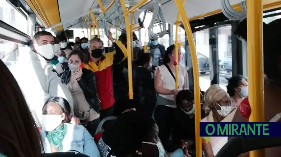 Um bilhete para o tejadilho Um bilhete para o tejadilho