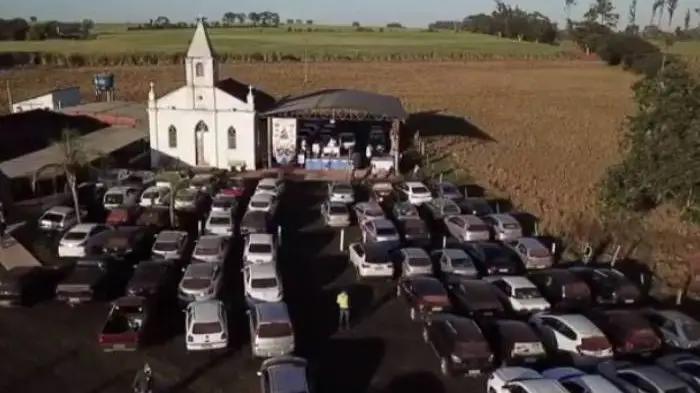 Paróquia de Alcanede celebra domingo missa em 'drive in' Paróquia de Alcanede celebra domingo missa em 'drive in'