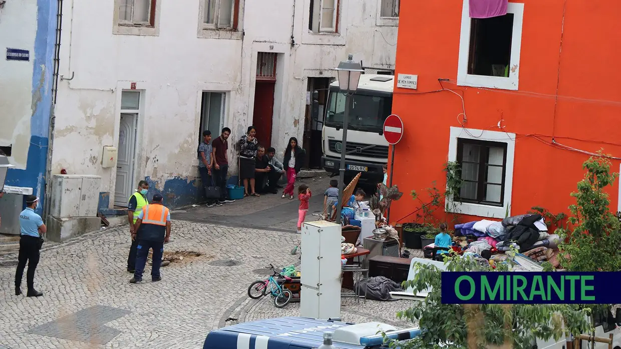 Desocupação de casa degradada no centro histórico de Santarém
