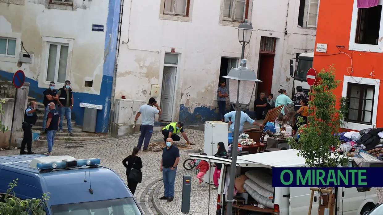 Desocupação de casa degradada no centro histórico de Santarém
