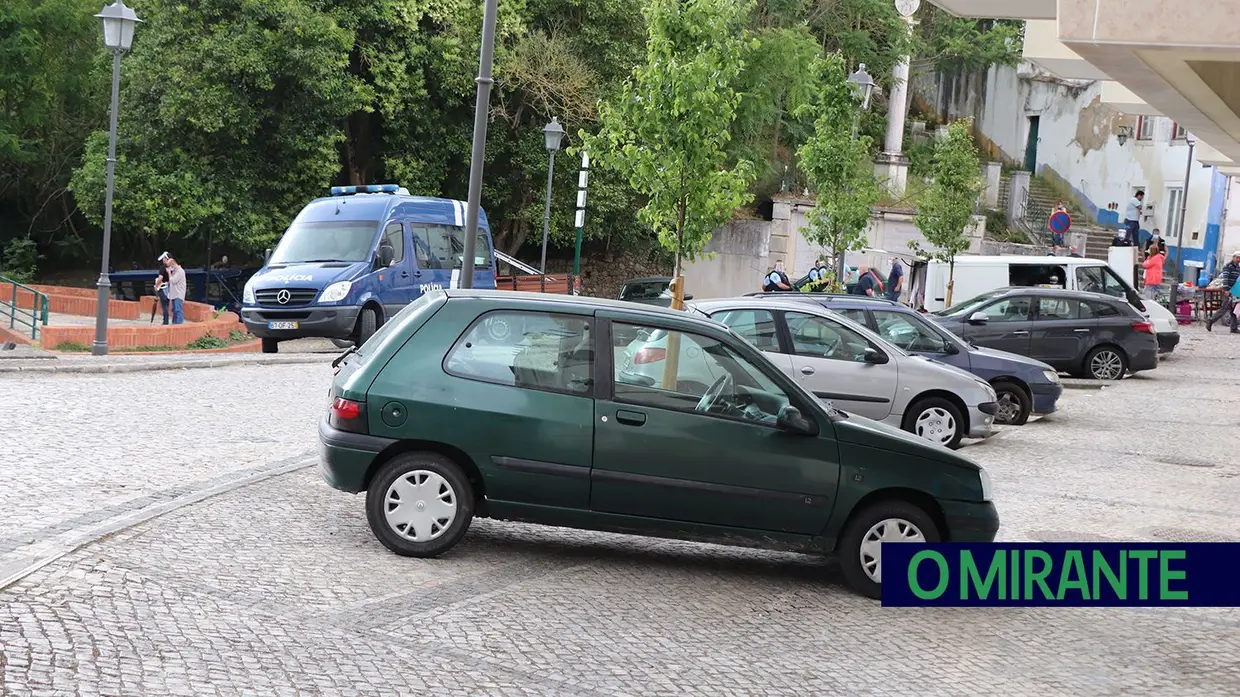 Desocupação de casa degradada no centro histórico de Santarém