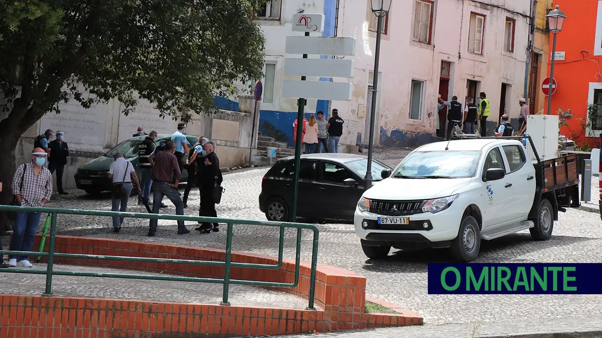 Desocupação de casa degradada no centro histórico de Santarém