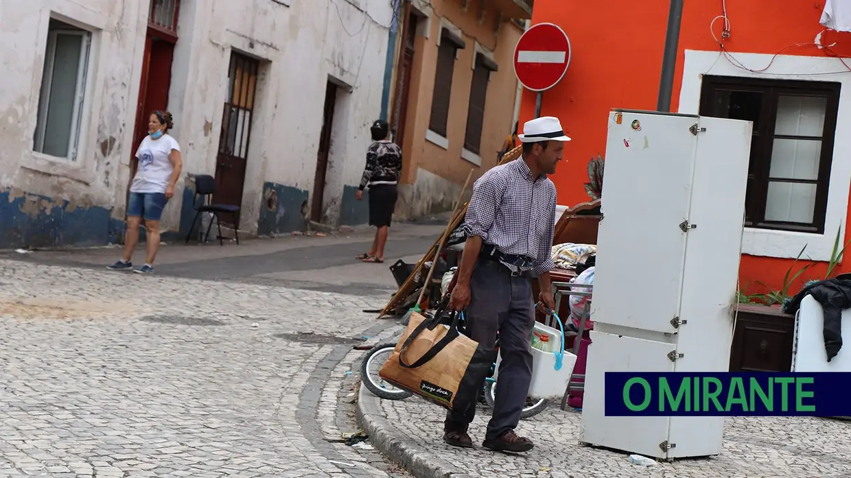 Desocupação de casa degradada no centro histórico de Santarém