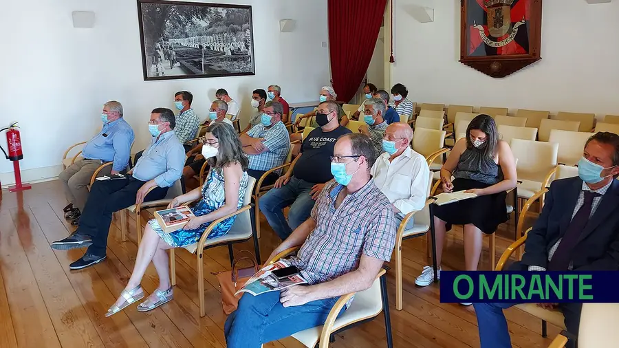 Comissão da Festa dos Tabuleiros representada em peso na reunião do executivo de Tomar Comissão da Festa dos Tabuleiros representada em peso na reunião do executivo de Tomar