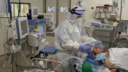 Investigadores surpreendidos com peso da idade no risco de morte por Covid Investigadores surpreendidos com peso da idade no risco de morte por Covid