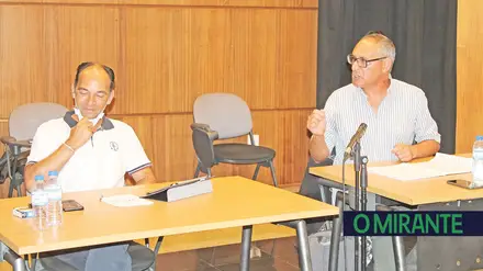 Vereador do PSD ajuda maioria socialista em Abrantes e desanca eleito do BE Vereador do PSD ajuda maioria socialista em Abrantes e desanca eleito do BE