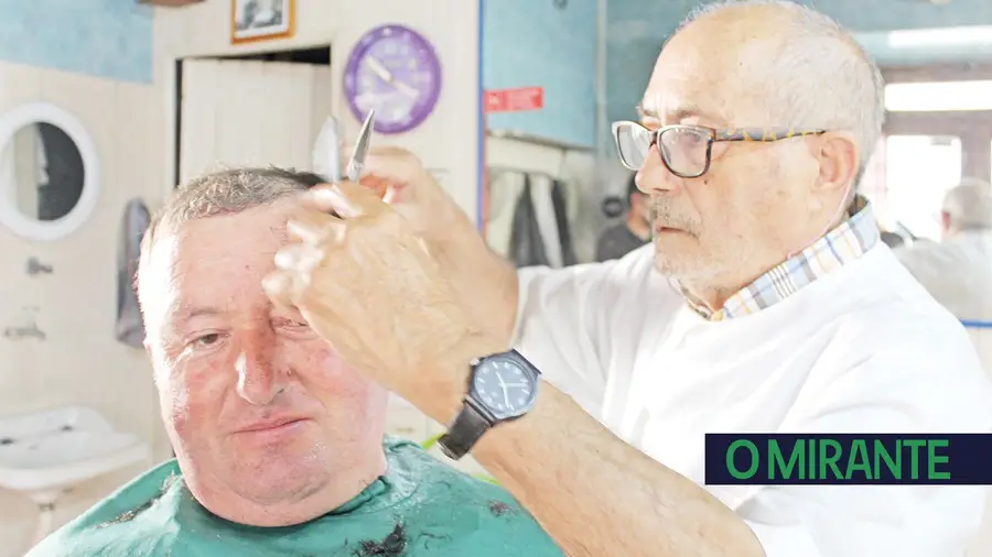 Estão a desaparecer os barbeiros tradicionais. João Lino é o último na Chamusca Estão a desaparecer os barbeiros tradicionais. João Lino é o último na Chamusca