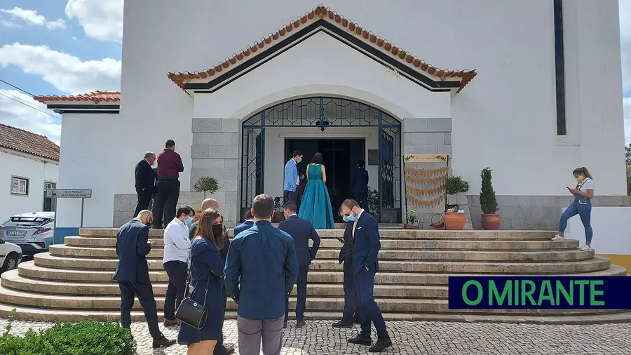 Denúncia anónima ia estragando casamento em Ulme Denúncia anónima ia estragando casamento em Ulme