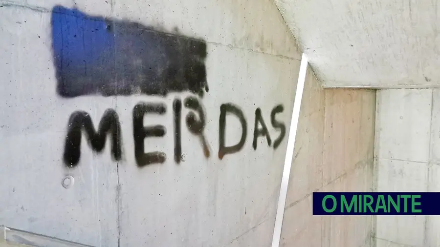 Deixar a cagada a meio... Deixar a cagada a meio...