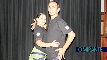 Só pares que vivem juntos podem dançar tango que está a sofrer com pandemia Só pares que vivem juntos podem dançar tango que está a sofrer com pandemia