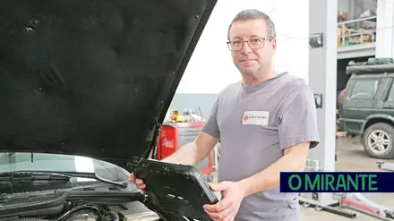 Há muitos mecânicos a pendurar peças nos carros mas poucos a resolver problemas Há muitos mecânicos a pendurar peças nos carros mas poucos a resolver problemas