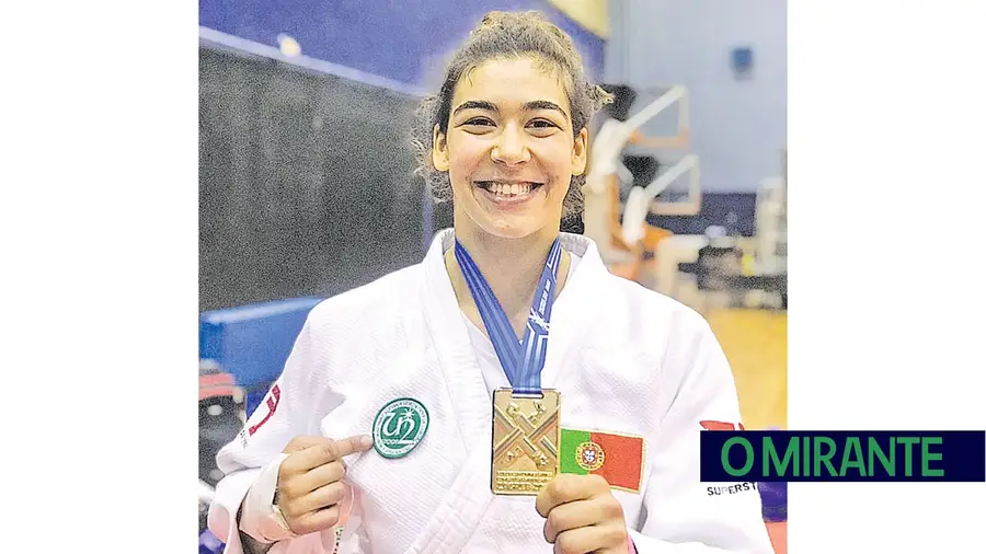 Patrícia Sampaio recebe louvor do município Patrícia Sampaio recebe louvor do município