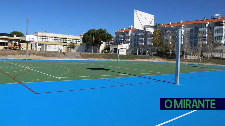 Campo desportivo da secundária de Azambuja requalificado Campo desportivo da secundária de Azambuja requalificado
