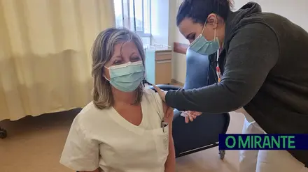 Profissionais de saúde do Hospital de Santarém começam a receber reforço da vacina Profissionais de saúde do Hospital de Santarém começam a receber reforço da vacina
