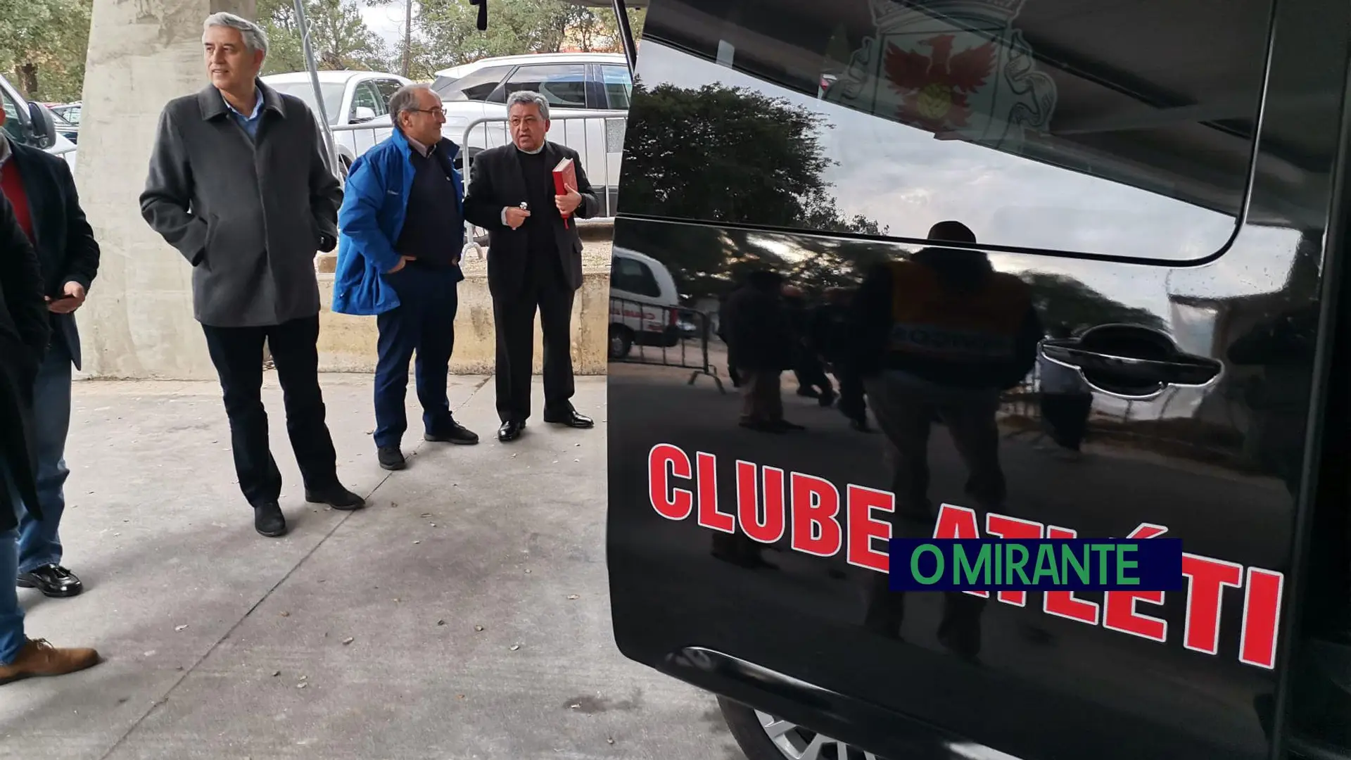 O MIRANTE Câmara de Ourém entregou nova carrinha ao Clube Atlético