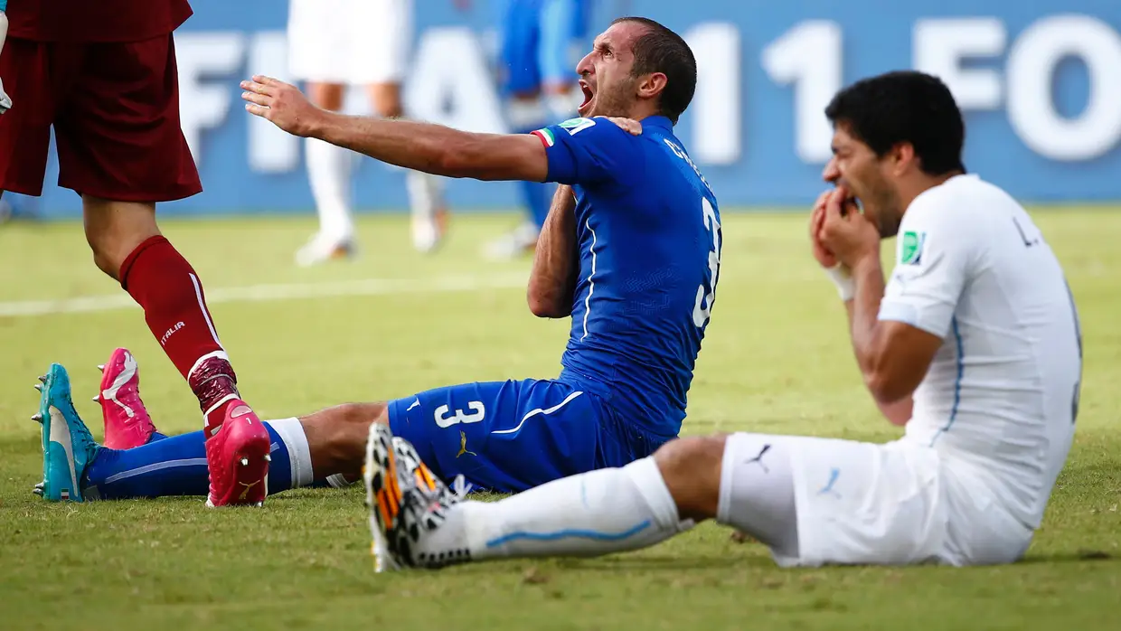 Para a história, fica também a dentada de Luis Suárez em Chiellini, durante o Itália x Uruguai, do grupo D.