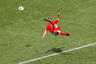 O espetacular golo de Shaqiri nos oitavos de final do Euro 2016, frente à Polónia. De pouco valeu, já que os helvéticos acabaram por perder o encontro no desempate por penáltis