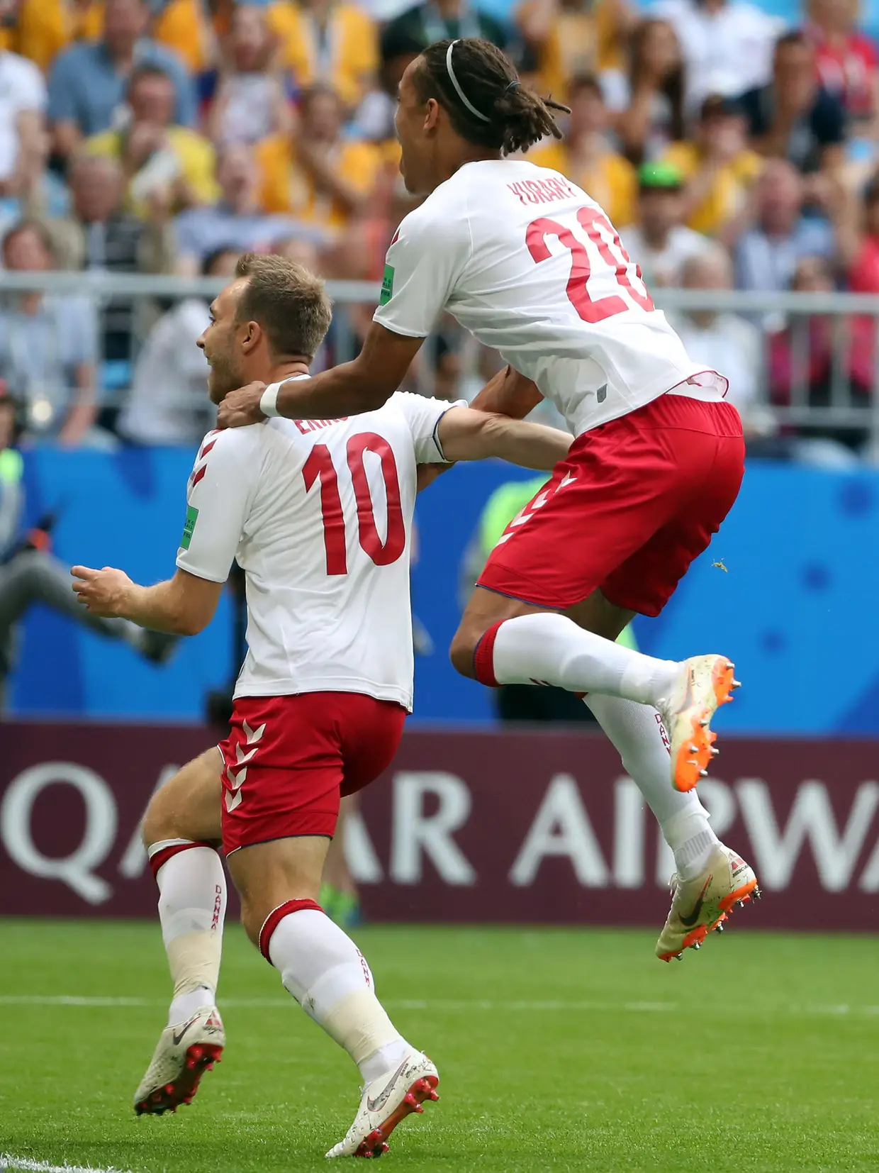 Christian Eriksen celebra o golo da Dinamarca