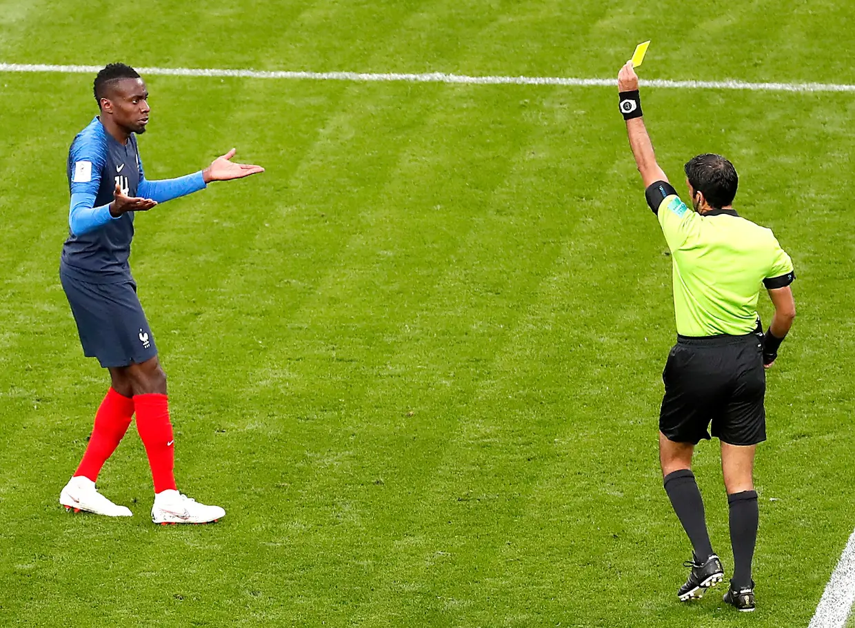 Blaise Matuidi leva amarelo