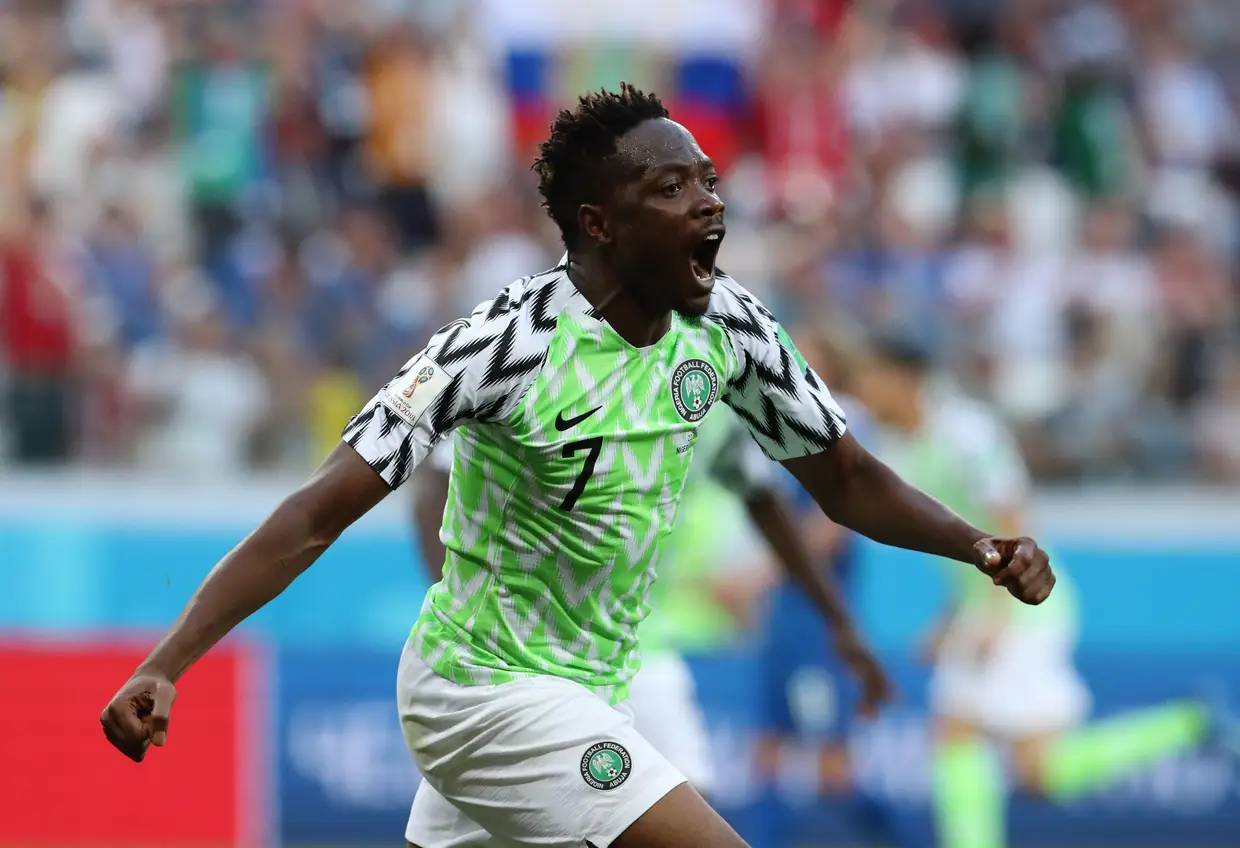 Ahmed Musa festeja o golo