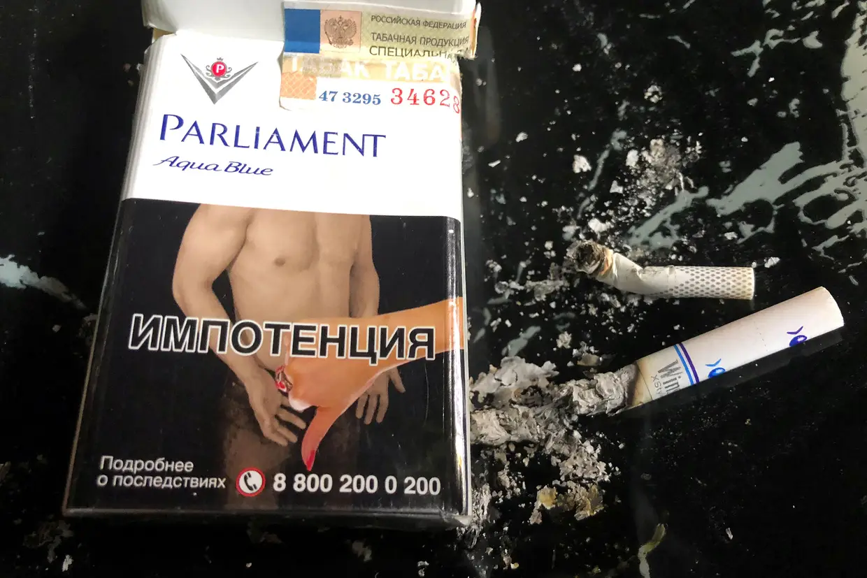 Maço de cigarros num cinzeiro em Sochi.