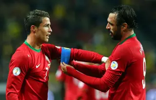 Hugo Almeida ao serviço da seleção nacional coloca a braçadeira de capitão a Cristiano Ronaldo