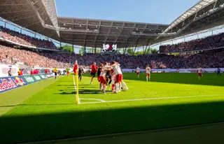 O RB Leipzig tomou conta do estádio da cidade, que estava praticamente vazio desde o Mundial de 2006, e chamou-lhe Red Bull Arena.