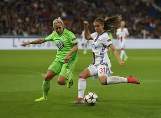 A norte-americana Alex Morgan (à direita) é uma das estrelas do Lyon, atual detentor da Liga dos Campeões feminina