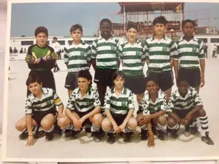 Marco é o segundo da direita, em pé