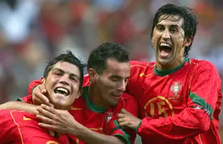 Na seleção, com Cristiano Ronaldo e Petit