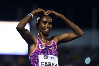 O festejo de Mo Farah é universalmente conhecido.