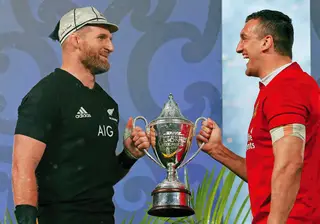 Inédito. Há meio século que não acontecia nada igual, mas as Series de 2017 ficam marcadas pela expulsão de um jogador neozelandês. E logo o mais mediático, Sonny Bill Williams. No final, porém, sem um vencedor, prevaleceu o desportivismo