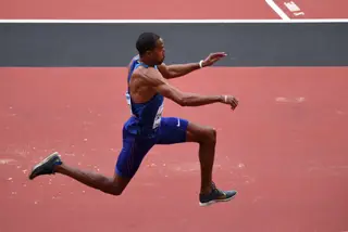 Christian Taylor procura o terceiro título mundial em Londres.