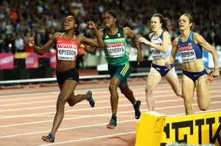 Faith Kipyegon tinha concorrência forte mas logrou chegar à frente nos 1500 metros.