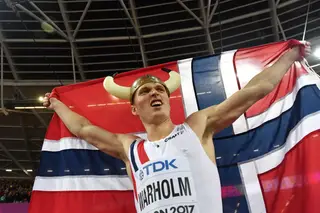 Warholm pediu a um repórter para ser beliscado no final dos 400 meros barreiras.