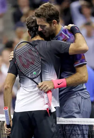 Aquele abraço a Federer, que volta assim a falhar um encontro com Nadal no US Open